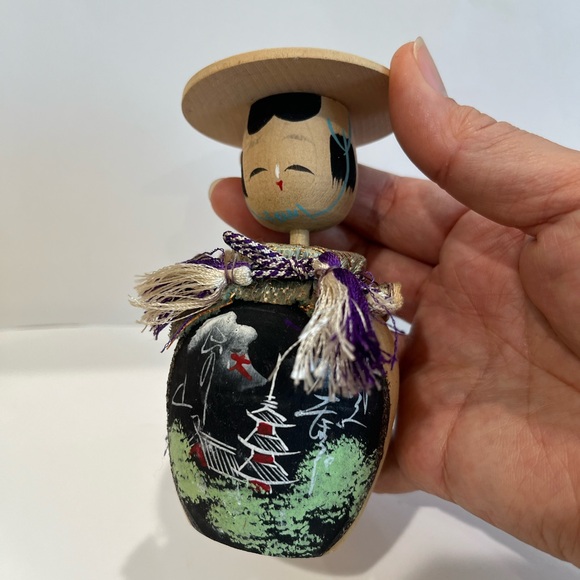 Kokeshi with a hat and a Daruma drawing- Japanese Wooden Doll,4.5” - Picture 9 of 11